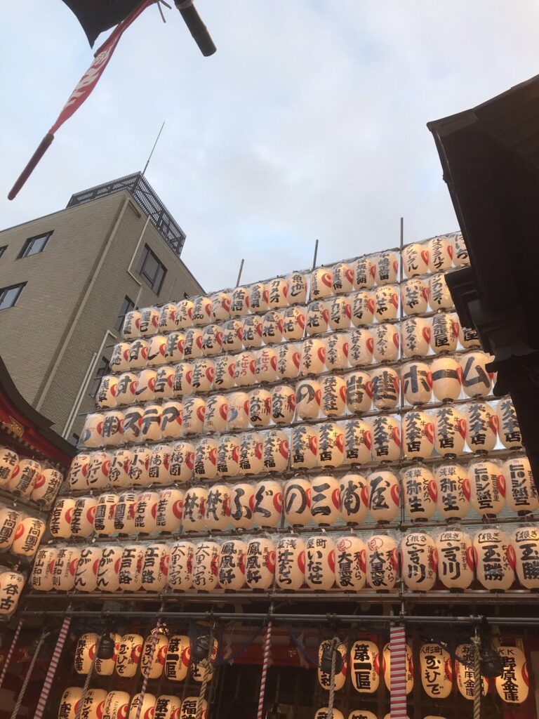 今年も東京浅草鷲神社一の酉にて、縁起物で「商売繁盛」の熊手を購入