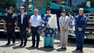 安全と品質を乗せて ― ― 新車2台が仲間入り | 株式会社 仁和運送